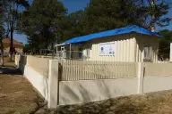 Một cơ sở nuôi côn trùng (insectary)